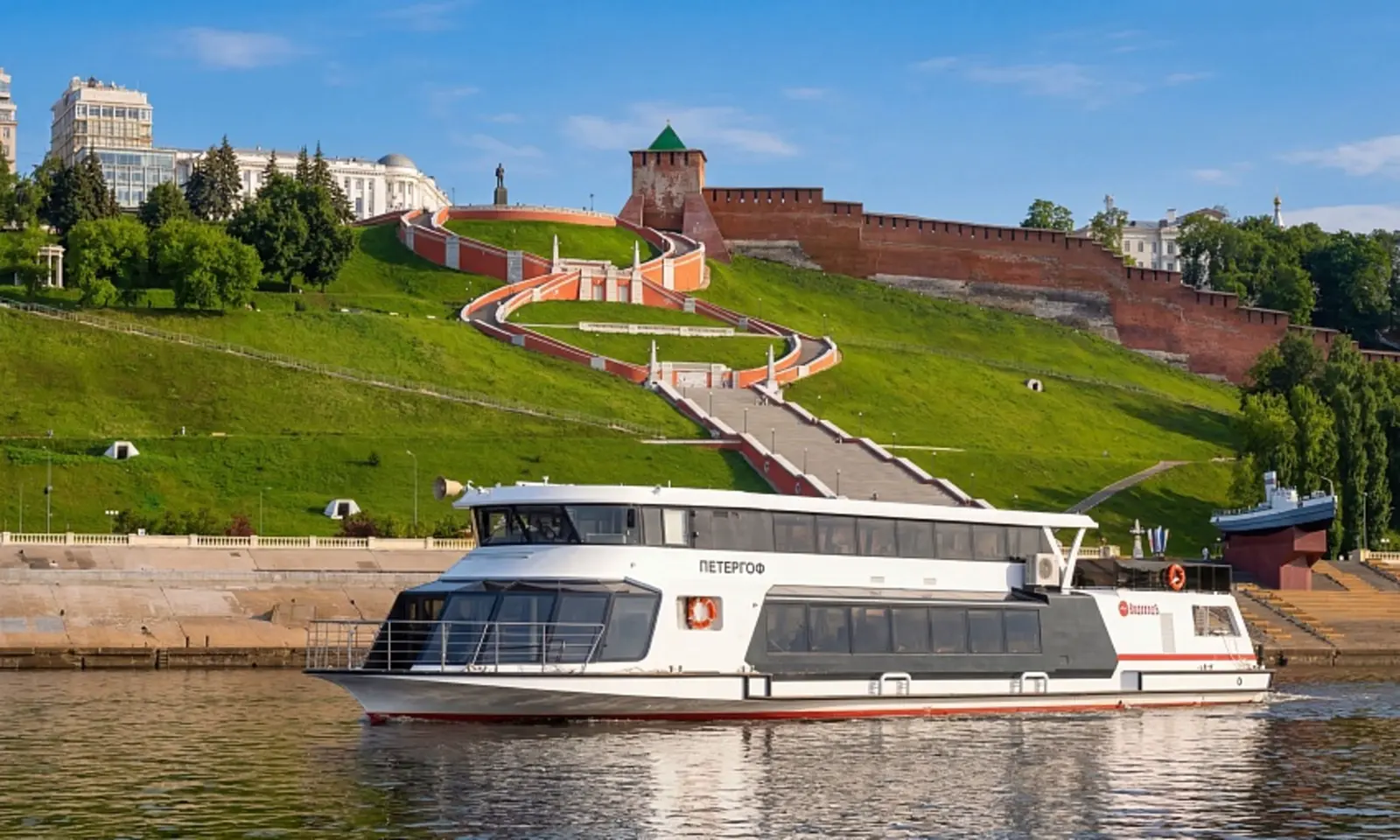 По Оке и Волге — на электросудне-ресторане